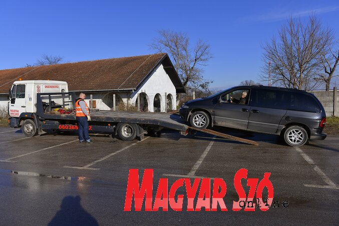 Az autómentőknek sok munkája van Szabadkán (Fotó: Molnár Edvárd)