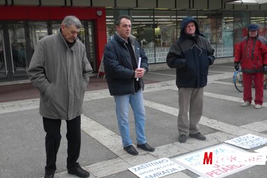 Kopasz, Uzelac és Pečurica a tegnapi megmozduláson (Benedek Miklós felvétele)