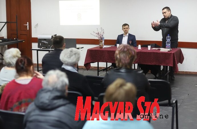 Baráth Gábor Gergely a folyóiratról beszél (Lakatos János felvétele) Baráth Gábor Gergely a folyóiratról beszél (Lakatos János felvétele)