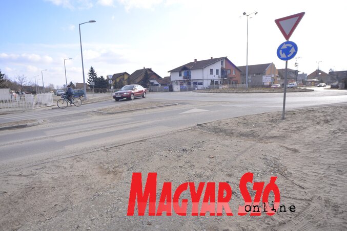 A lakosok  latyakos, sáros időben csak nehezen tudtak ezen a ponton átkelni gyalog vagy kerékpárral (Fotó: Molnár Edvárd)