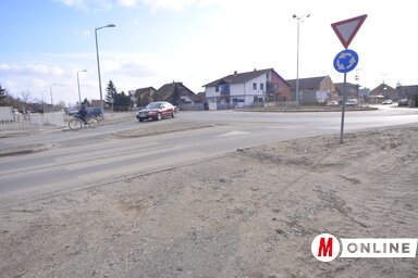 A lakosok  latyakos, sáros időben csak nehezen tudtak ezen a ponton átkelni gyalog vagy kerékpárral (Fotó: Molnár Edvárd)