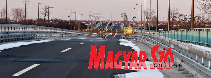 Az Európa sugárutat, Újvidék leghosszabb forgalmi útvonalát szombaton végre teljes hosszában megnyitják, ennek köszönhetően nagy mértékben csökkenhet majd a forgalmi dugók kialakulásának esélye a város néhány pontján (Ótos András felvétele)