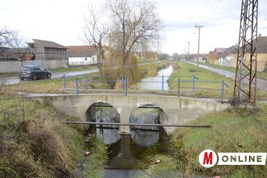 Csupán a falu központi részében van szennyvízelvezetés, de az a víz tisztítatlanul folyik a Csík-érbe (Fotó: Molnár Edvárd)