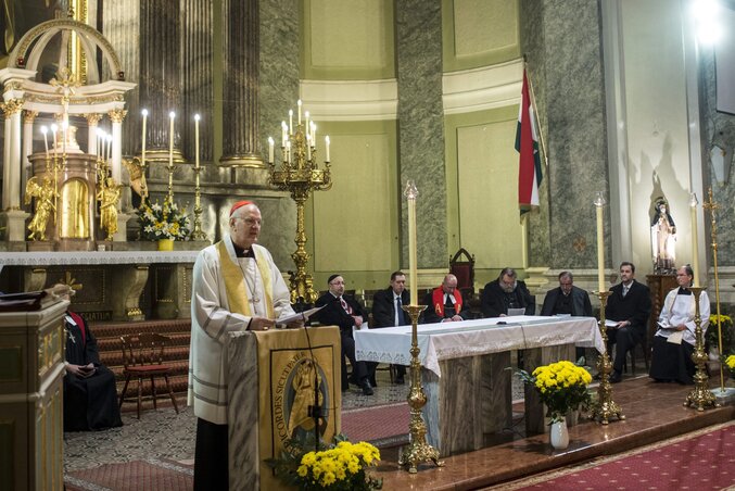 Erdő Péter bíboros, esztergom-budapesti érsek beszél az ökumenikus imahetet lezáró zsidó-keresztény imaórán (Fotó: MTI)