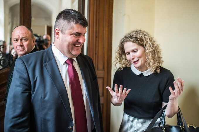 Hagyó Miklós jogi képviselőjével (Fotó: MTI)