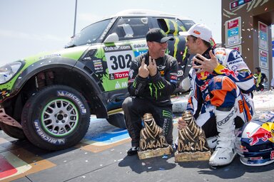 A 2013-as Dakar-rali két legnagyobb csillaga: Stéphane Peterhansel a tizenegyedik, Cyril Despres pedig az ötödik győzelmét mutatja (Fotó: Beta/AP)
