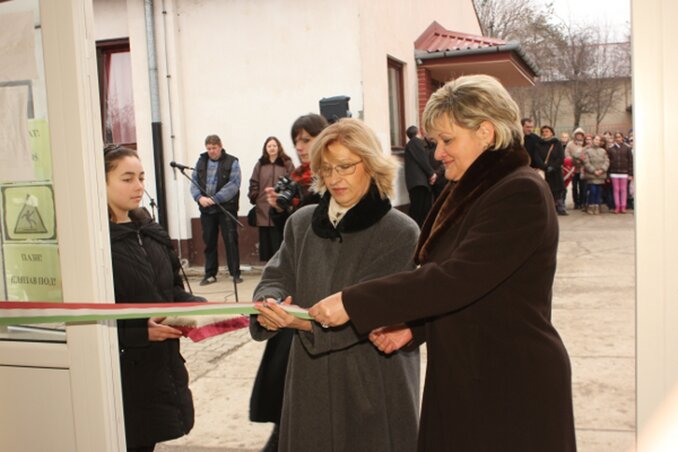 Kern Sólya Mária és Szedlár Erika felavatják az új épületszárnyat 