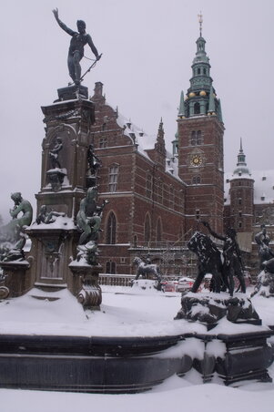 A Frederiksborg kastély egy kicsi része Hillerodban A Frederiksborg kastély egy kicsi része Hillerodban