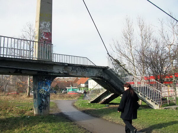 Nagybecskerek „látványossága”: szárazon maradt híd (Fotó: Kecskés István)