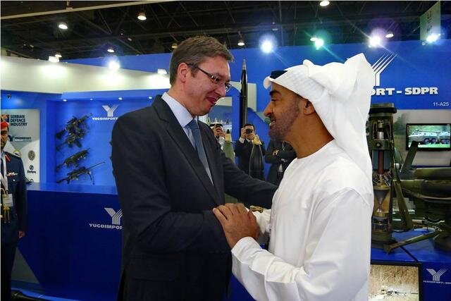 Aleksandar Vučić és Mohammed bin Zayed találkozása a Jugoimport SDPR standjánál (Fotó: Beta)