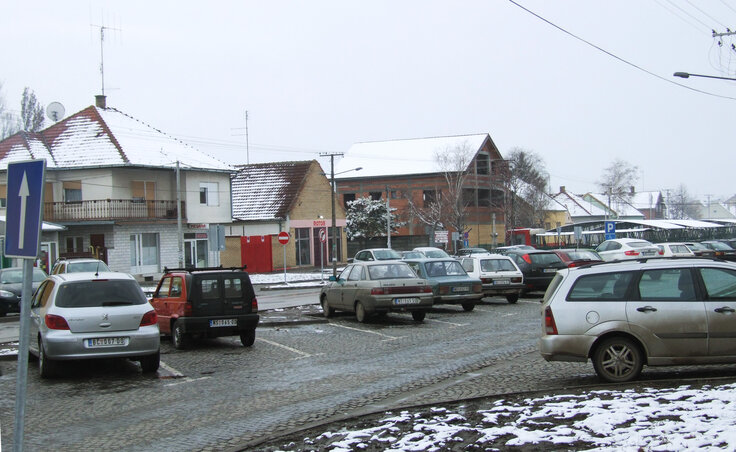 Csak nagy ritkán van szabad hely a piacközi parkolóban