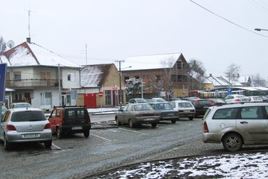 Csak nagy ritkán van szabad hely a piacközi parkolóban