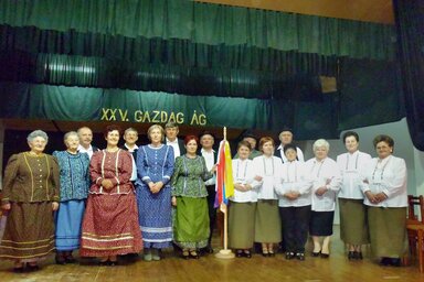 A hagyományápoló vetélkedőn részt vett csapatok bevonulása