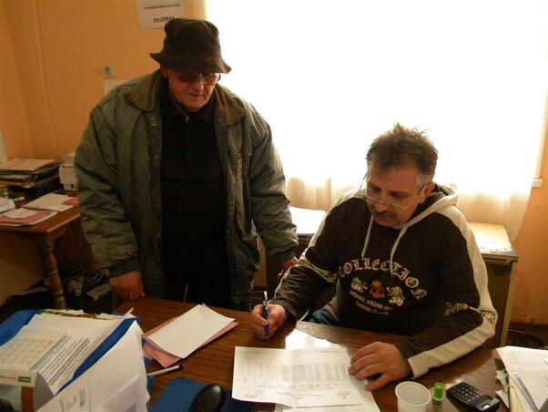 Folyamatban van a gazdaságok bejegyzése – Király Zoltán (jobbra) falugazdász