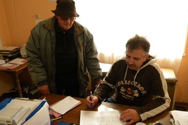 Folyamatban van a gazdaságok bejegyzése – Király Zoltán (jobbra) falugazdász