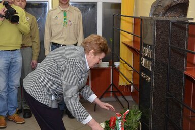 Megkoszorúzták a Petőfi-mellszobrot