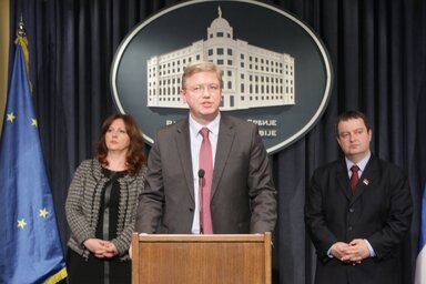 Evropski komesar za prosirenje Stefan File govori na konferenciji za novinare posle sastanka sa premijerom Srbije Ivicom Dacicem, danas u zgradi Vlade Srbije u Beogradu. (BETAPHOTO/KANCELARIJA ZA SARADNJU SA MEDIJIMA VLADE SRBIJE/SLOBODAN MILJEVIC/DS)