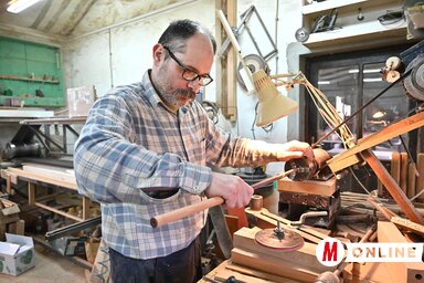 Lukács Imre a mai napig saját készítésű gépeken dolgozik (Ótos András felvétele)