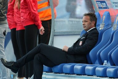 Most még a válogatott kispadján ül Siniša Mihajlović, de ahogy mondta: nem kell izgulni, mert ha elmegy, Szerbiának utána is lesz szövetségi kapitánya (Fotó: Beta)