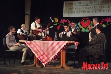 A kerekasztal-beszélgetés résztvevői: Csíkos Dániel, Mezei Zsuzsanna, Samu Zoltán és Matyis József (Vidács Hajnalka felvétele)