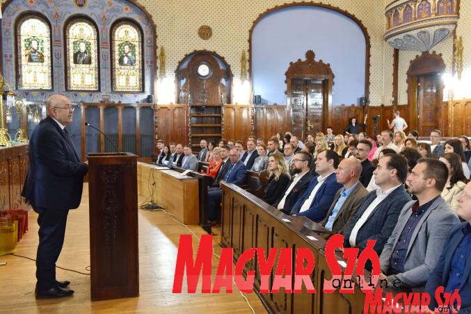 „Da bismo napredovali u našoj domovini kao pojedinci i kao zajednica, neophodno je da zauzmemo barem ono mesto u društvu koje po svom udelu zaslužujemo”, rekao je, između ostalog, u svom govoru Ištvan Pastor (Foto: Edvard Molnar) „Da bismo napredovali u našoj domovini kao pojedinci i kao zajednica, neophodno je da zauzmemo barem ono mesto u društvu koje po svom udelu zaslužujemo”, rekao je, između ostalog, u svom govoru Ištvan Pastor (Foto: Edvard Molnar)