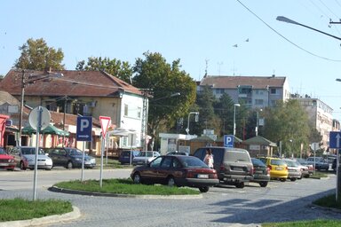 A Petőfi Sándor utcában kezdik a parkolás megfizettetését