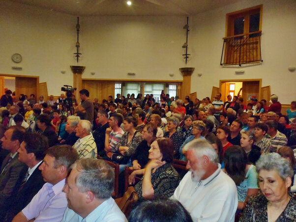 A falu ünnepén zsúfolásig megtelt az oromhegyesi faluház nagyterme  (Fotó: Horváth Zsolt)