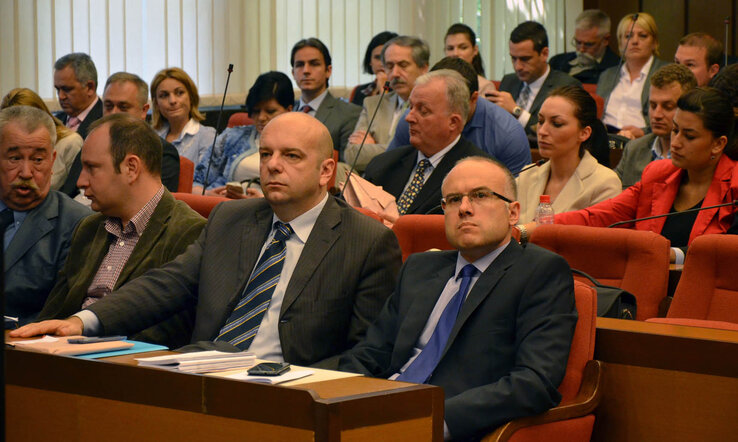 A jelek szerint a képviselők többsége biztonságban érzi magát