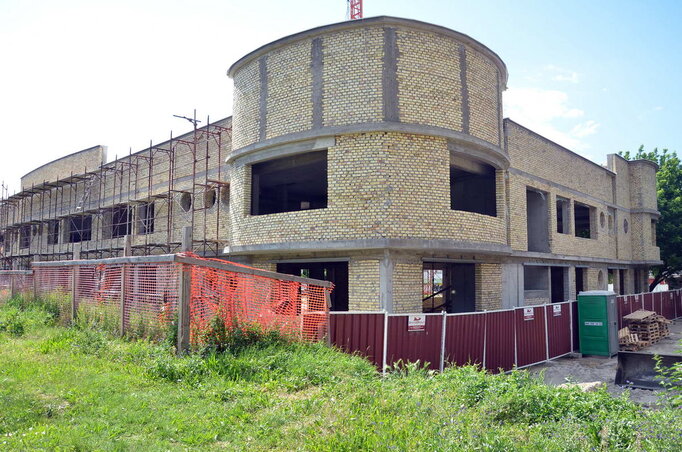 Jelenleg így néz ki a Munkás utcai óvoda, hamarosan  folytatják a munkálatokat, remélhetőleg ezúttal be is fejezik