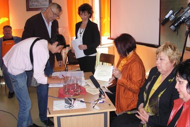 Diplomaosztás a moholi iskolában