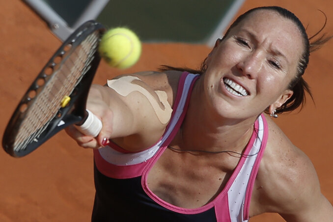 Jelena Janković az első játszmában játékot sem veszített, utána azonban Marija Sarapova egyre magabiztosabb lett, és három szettben nyert a szerb teniszező ellen (Fotó: Beta)