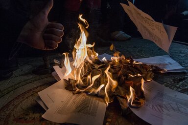 Felsőoktatási átalakítás - Hallgatói szerződés égetés Budapesten