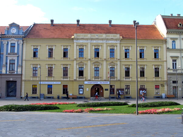 A nagybecskereki színház épülete (Fotó: Wikipédia) A nagybecskereki színház épülete (Fotó: Wikipédia)
