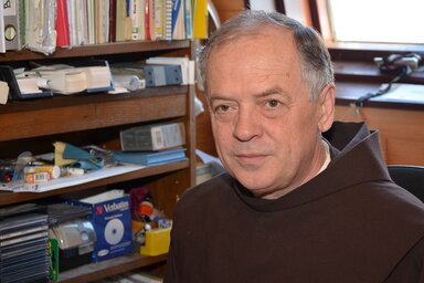 Harmath Károly: Ha nem mehetünk be aranyozott hintóval, hát bemegyünk gyalog