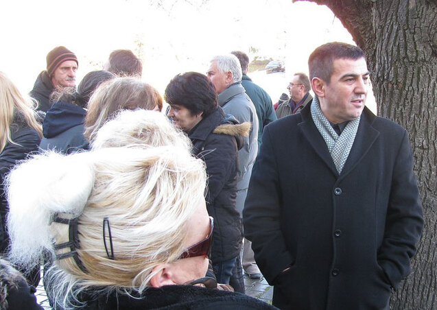 Zdravko Deurić korábbi igazgató elsőként hagyta el az épületet (Fotó: Kecskés István) Zdravko Deurić korábbi igazgató elsőként hagyta el az épületet (Fotó: Kecskés István)