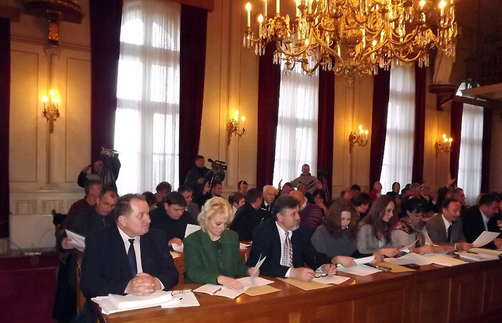 Ülésezik a vkt: előtérben az ellenzék (Fotó: Fekete J. József) Ülésezik a vkt: előtérben az ellenzék (Fotó: Fekete J. József)