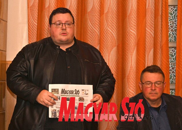 Napilapunkat Máriás Endre főszerkesztő-helyettes mutatta be (Ótos András felvétele) Napilapunkat Máriás Endre főszerkesztő-helyettes mutatta be (Ótos András felvétele)