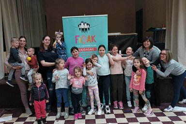 A csoportkép a Ficsak Vajdaság tavaszváró programján készült
