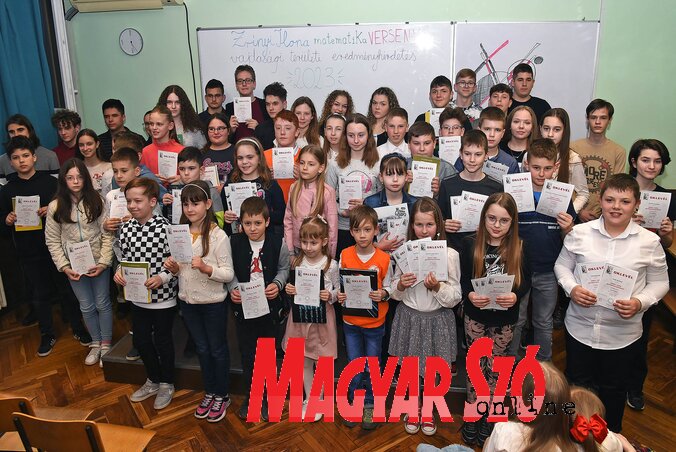 A Zrínyi Ilona Matematikaverseny díjazottjai (Gergely Árpád felvétele) A Zrínyi Ilona Matematikaverseny díjazottjai (Gergely Árpád felvétele)