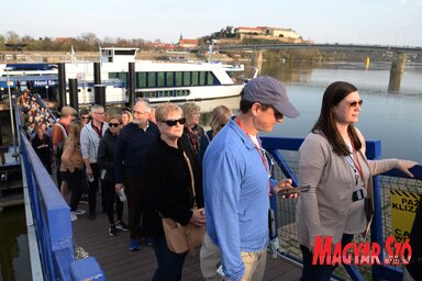 Az Amaverde fedélzetén nagyjából száz USA-beli turista utazik. Tavaly háromszor annyian érkeztek Újvidékre hajón, mint tíz évvel korábban, a 2019-es rekordévben pedig 430 turistahajó kötött