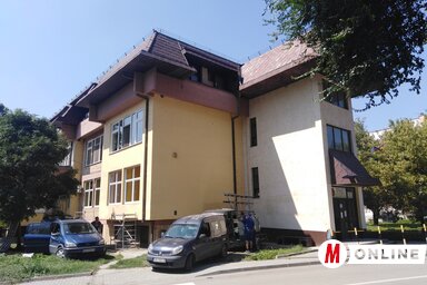 Nyílászárócsere a Bambi központi épületén (Kazinczy Paszterkó Diana felvétele)