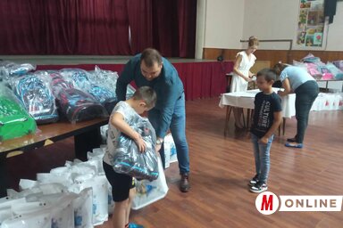 Izgatottan választottak maguknak iskolatáskát a leendő elsősök (Fotó: Kancsár Izabella felvétele)