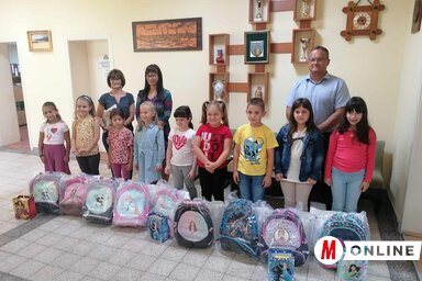 Csernyén az idén kilenc tanuló kapta meg a beiskolázási csomagot (Fotó: Vidács Hajnalka)