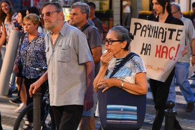 Újvidéken hetente összegyűlnek az elégedetlen polgárok (Fotó: Beta)