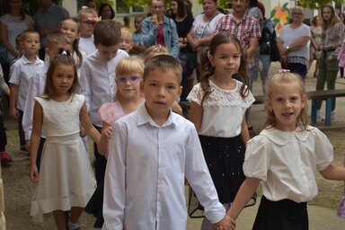 A diákok izgatottan várják az új tanévet a csantavéri Hunyadi János Általános Iskolában (Juhász Kozma Szuzanna felvétele)