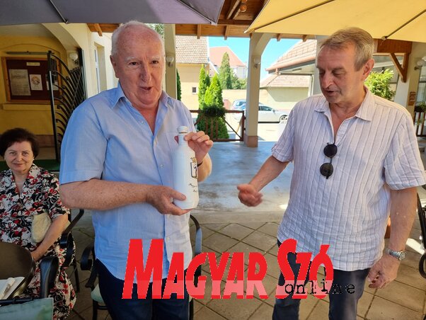 A Vándorkulacsot Dr. Silling István kapta (Puskás Károly felvétele) A Vándorkulacsot Dr. Silling István kapta (Puskás Károly felvétele)