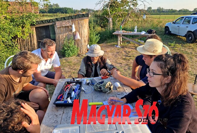 A 40. nyári tábor utolsó, hatodik váltásában Kalocsa Béla és csapata gyűrűzött (Fotó: Gergely József felvétele) A 40. nyári tábor utolsó, hatodik váltásában Kalocsa Béla és csapata gyűrűzött (Fotó: Gergely József felvétele)