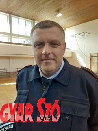 A VII. Kapocs Kupa egyik horvátországi bírója, Franjo Domitrović önkéntes tűzoltó Zágráb mellől érkezett Bácskossuthfalvára (Fotó: Kazinczy Paszterkó Diana) A VII. Kapocs Kupa egyik horvátországi bírója, Franjo Domitrović önkéntes tűzoltó Zágráb mellől érkezett Bácskossuthfalvára (Fotó: Kazinczy Paszterkó Diana)