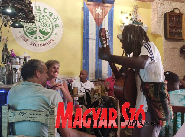 A havannai mindennapoknak fontos részét képezi a zene is (Máriás Endre felvétele) A havannai mindennapoknak fontos részét képezi a zene is (Máriás Endre felvétele)