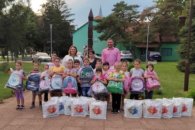 A szajáni Móra Károly Általános Iskola elsősei (Fotó: az iskola közösségi oldala)